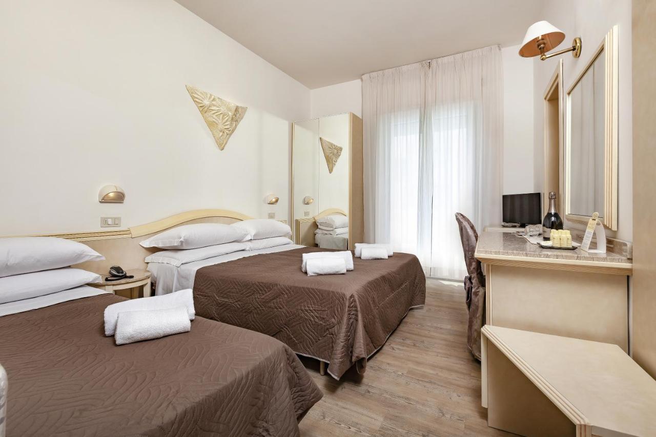 Dreibettzimmer für Familien mit Balkon