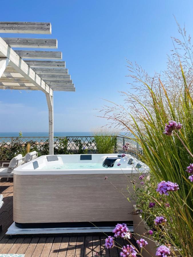 Junior Suite con Vista Mare e Vasca Idromassaggio Esterna