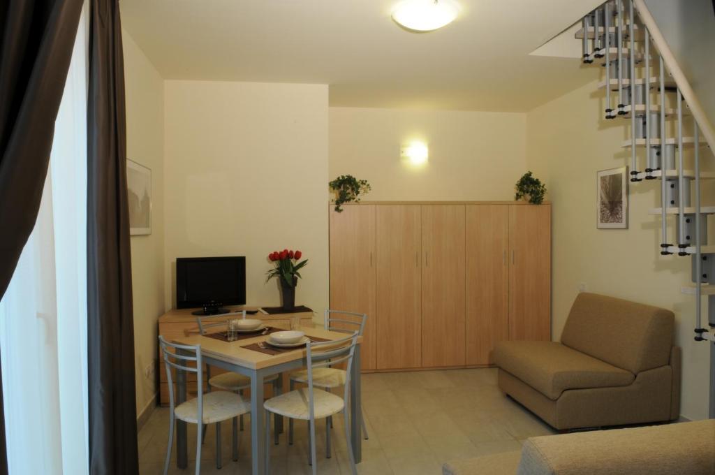 One-Bedroom Apartment Beach,28568102:JPEG