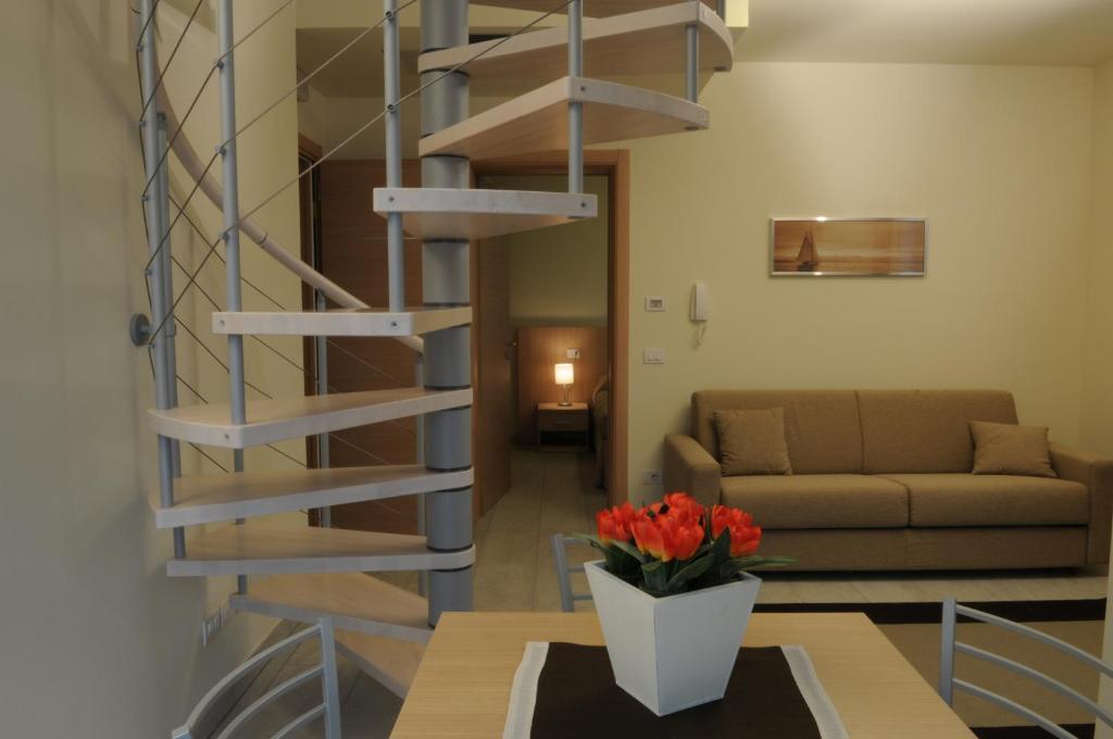Two-Bedroom Apartment Beach Split Level,1580433783:JPEG